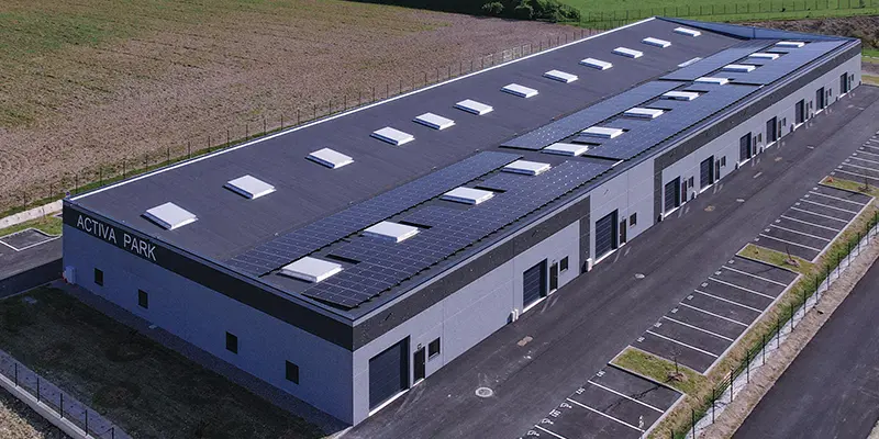 Bâtiment tertiaire Activa Park équipé de panneaux solaires à Amiens (80)
